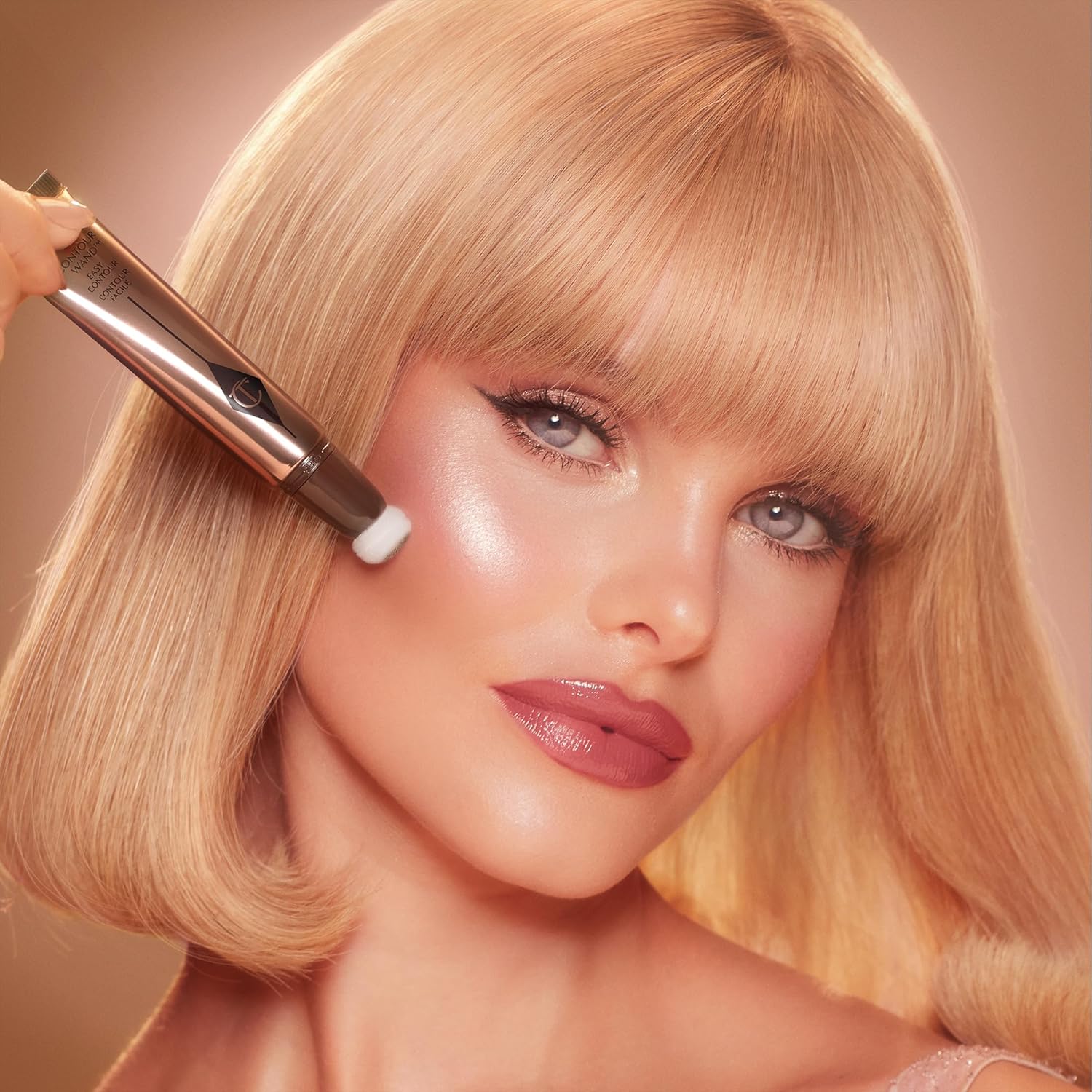 Charlotte Tilbury Hollywood Liquid Contour Wand - Easy-to-Use Contour Stick & Liquid Bronzer for Sculpting & Shaping - Leaves a Natural-Looking Sculpted Finish - Image 3